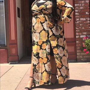 Super cute maxi dress with flowers
